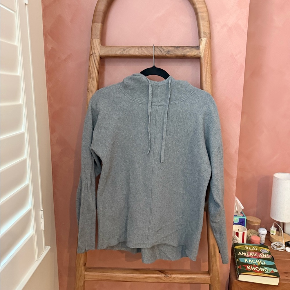 Quince Sweatshirt in Gray